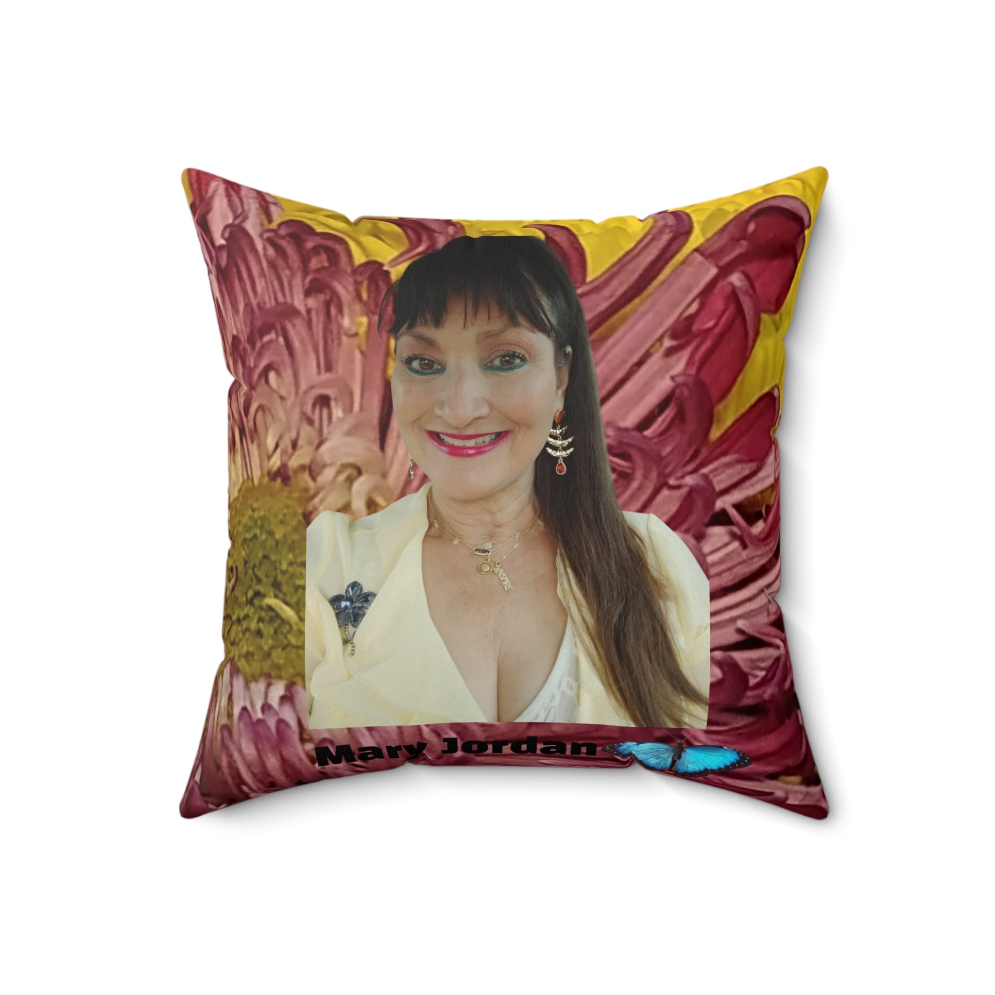 Oreiller décoratif Mary Jordan et Papillon Floral – Portrait personnalisé sur Chrysanthème Bourgeon