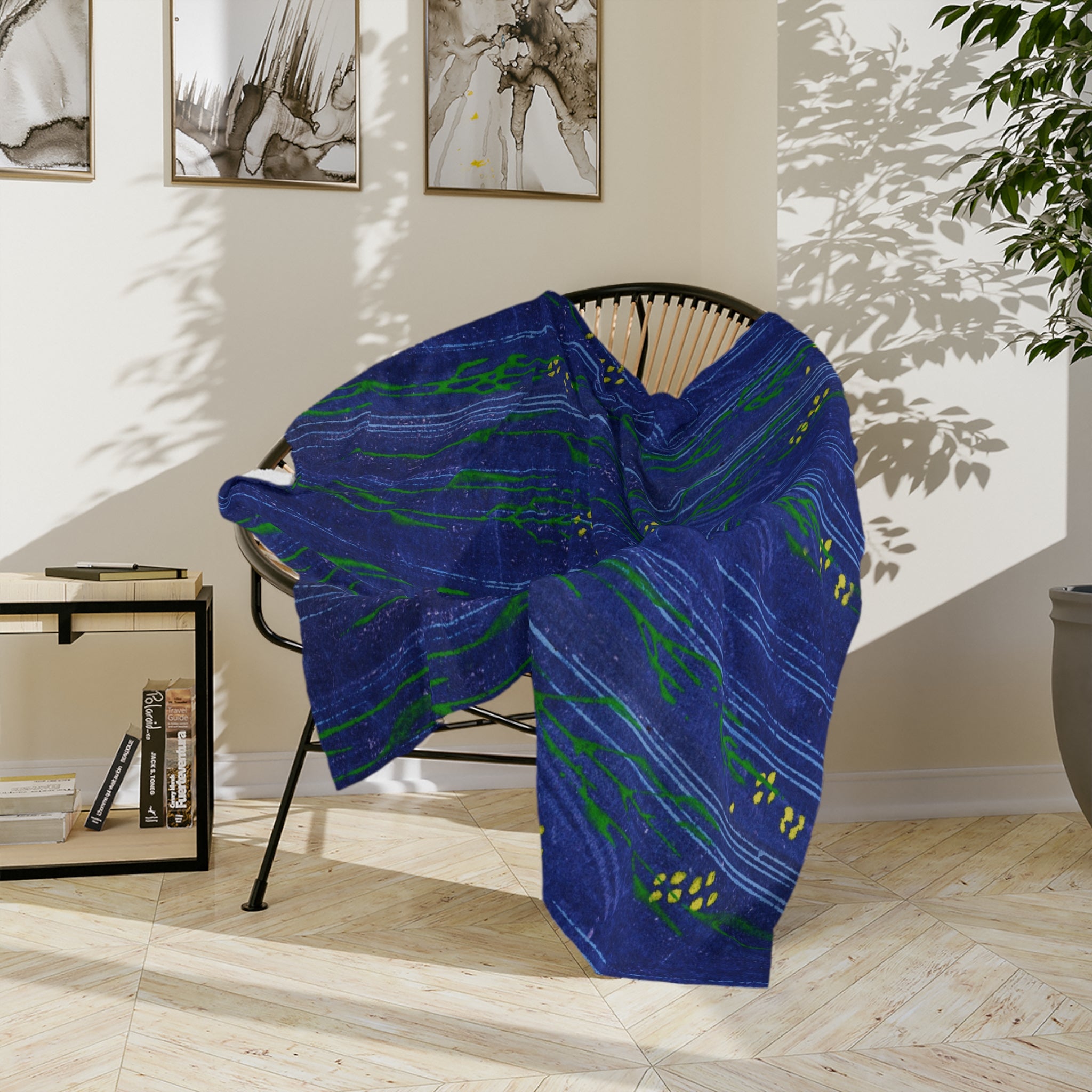 Blue Floral Velveteen Microfiber Blanket — Cozy Botanical Throw