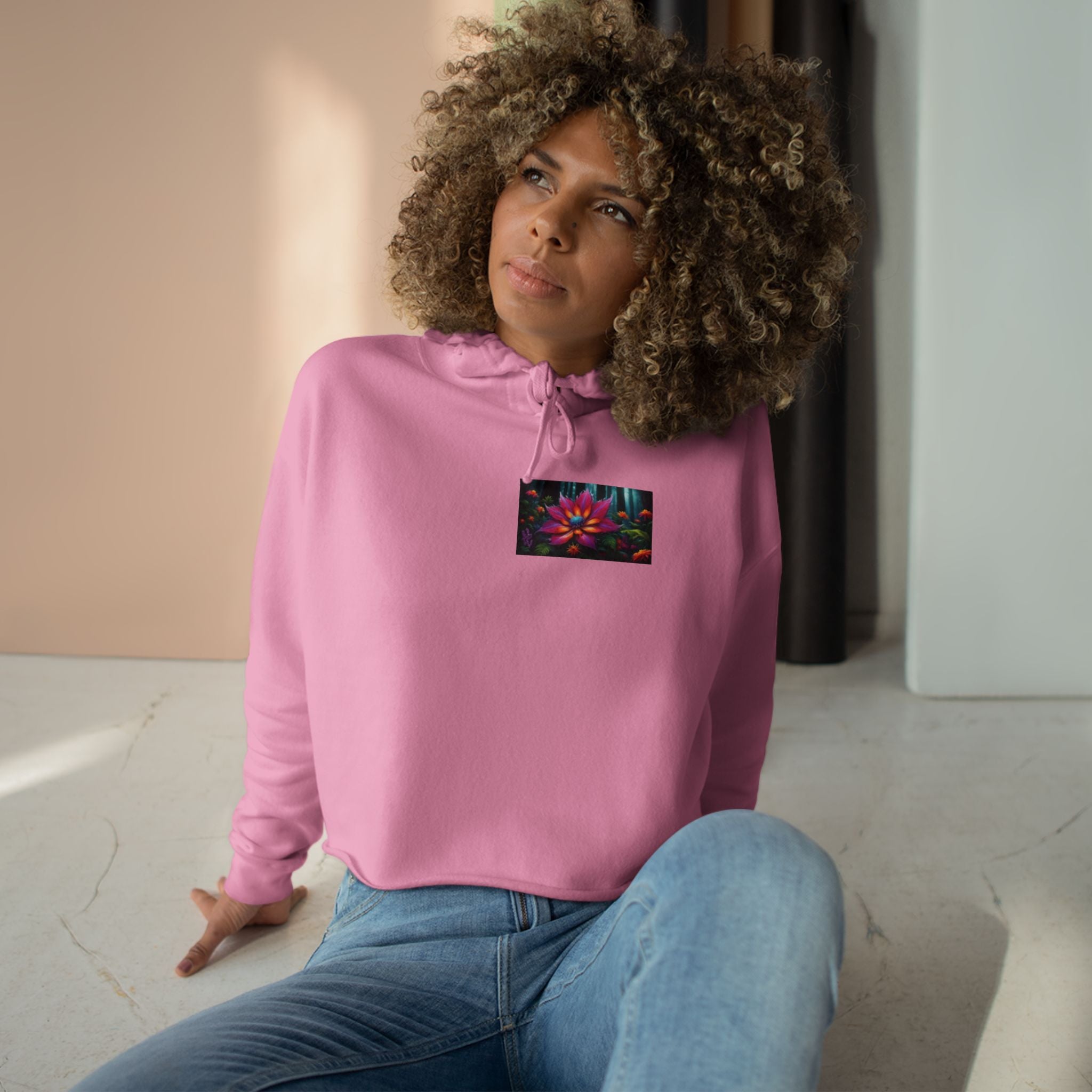 Sweat à capuche court femme Mystic Butterfly — Motif graphique floral Galaxie vibrante