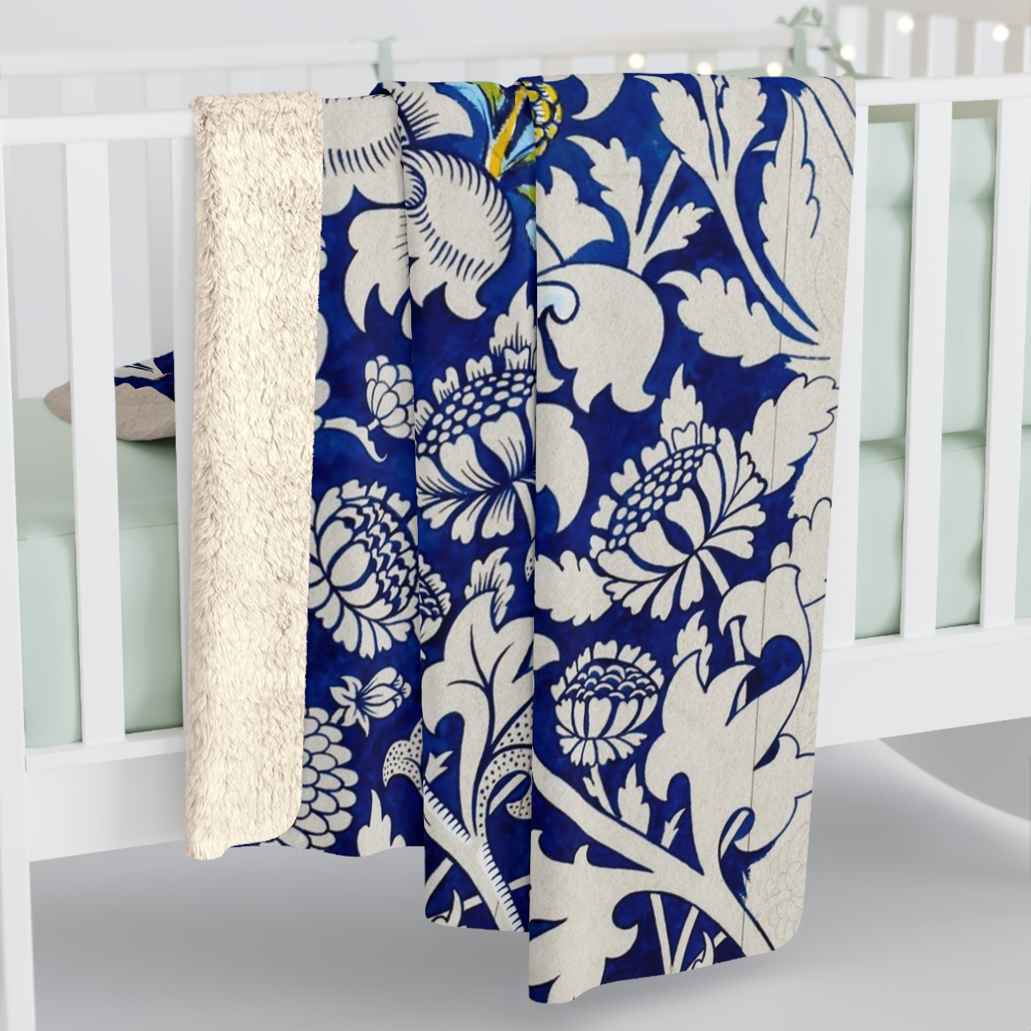 Floral William Morris–Style Sherpa Fleece Blanket — Cozy Vintage Botanical Throw
